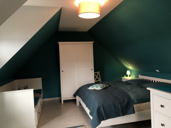 Schlafzimmer 1